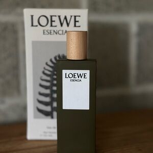 Loewe Esencia Olive Green Skincare